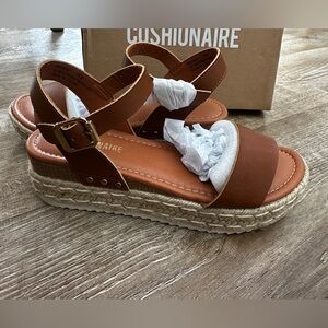 Cushionaire tan sandals